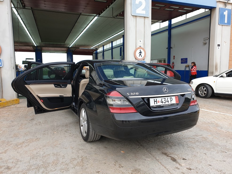 Mercedes S320L CDI about to undergo import test at our test centre in Murcia Mercedes S320 L at ITV station